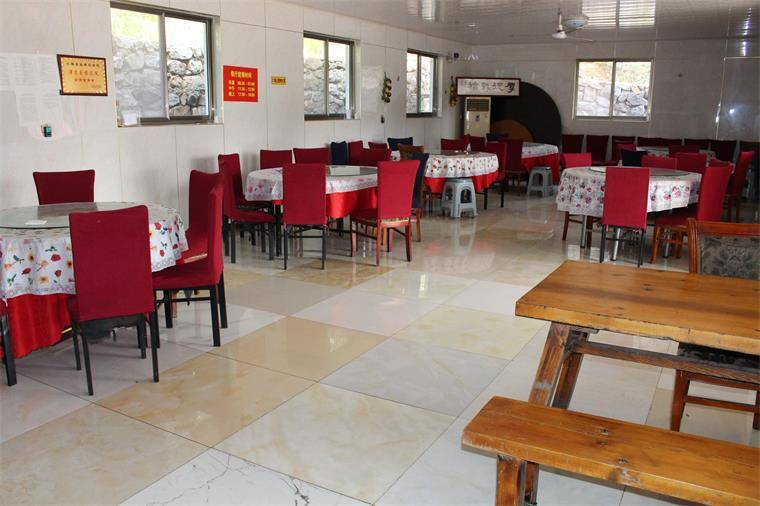 承德青松岭花市村津京乐山庄 人均百元，尽享垂钓、洗车与山野之乐